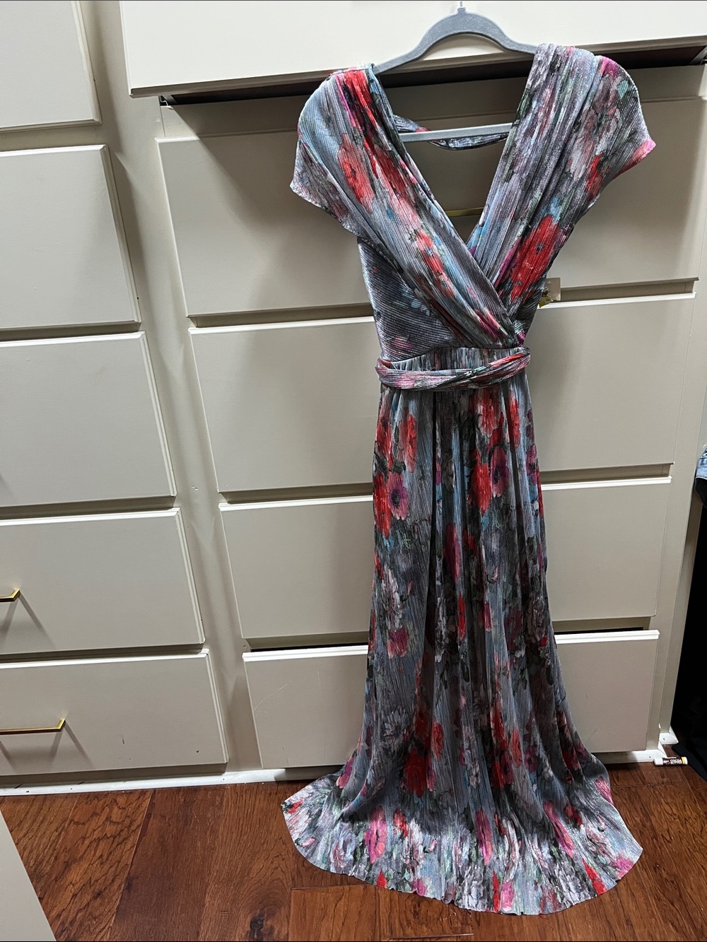 Eliza J Floral belted Maxi Dress in Grayish-Blue with Colored Accents